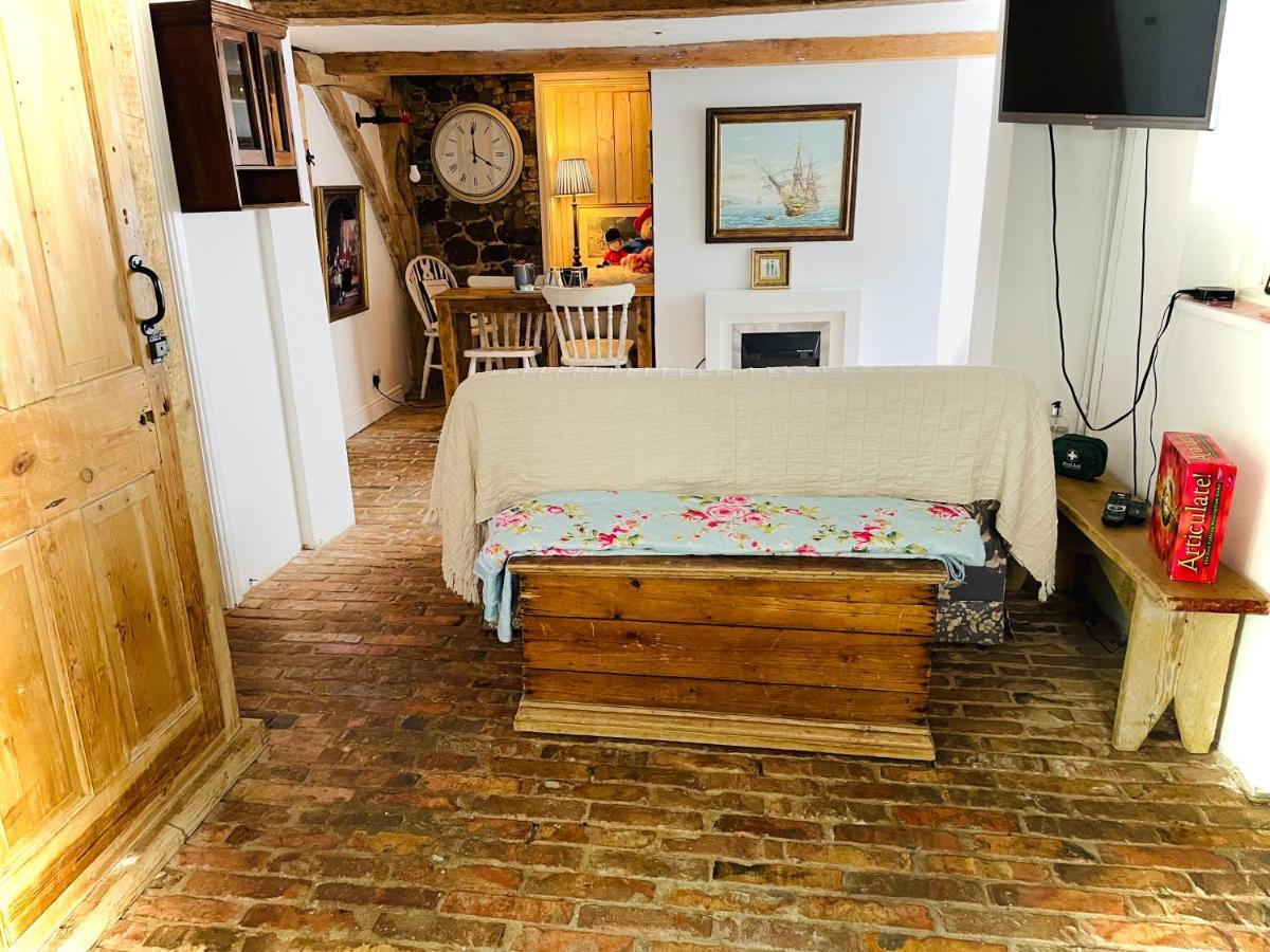 The Beehive, Ground Floor Apartment In Norfolk, No Shared Amenities سوق داونهام المظهر الخارجي الصورة